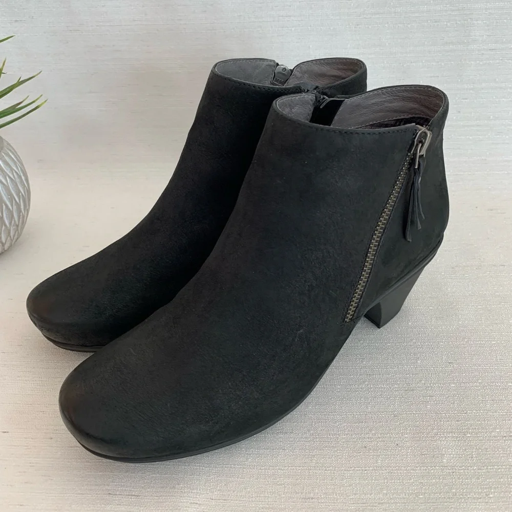 Abeo Rommie Neutral Black Suede Leather Heeled Ankle Booties Woman’s 7N - Picture 5 of 15
